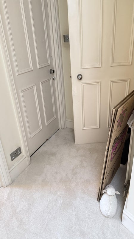 Room Earl's Court Road in Greater London