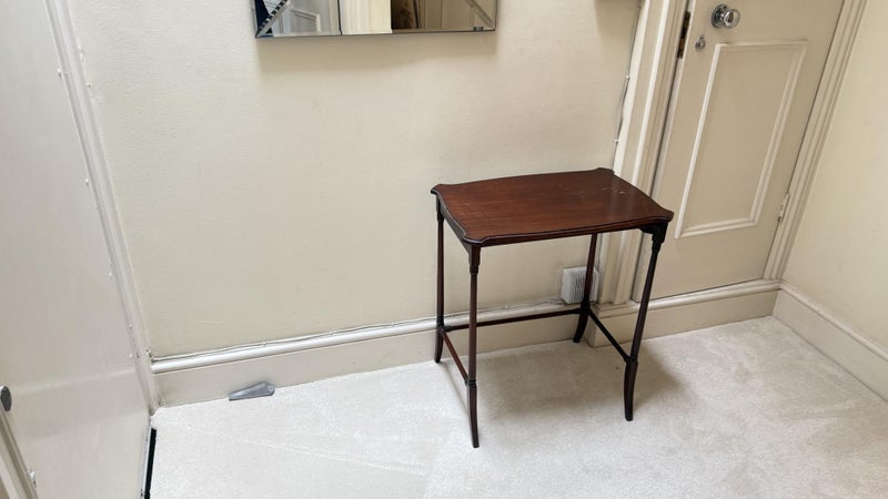 Room Earl's Court Road in Greater London