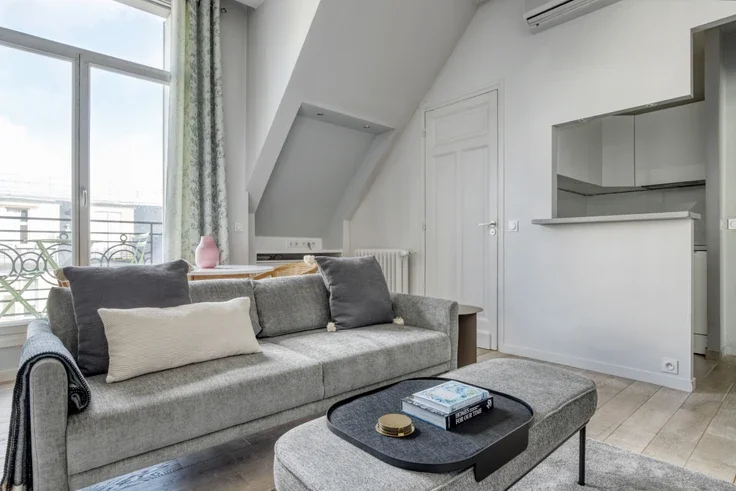 Flat Avenue Marceau in Paris