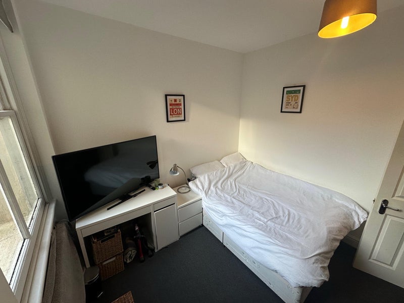 Flat Nelson's Row in Greater London