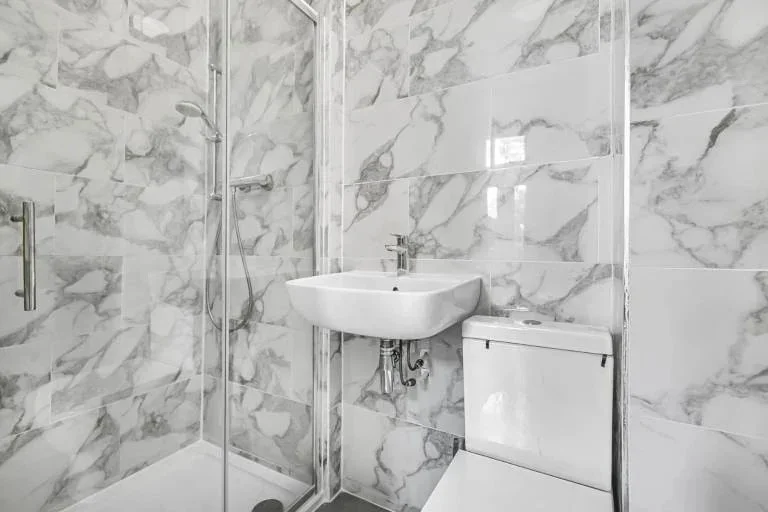 Room Crusoe Road in Greater London