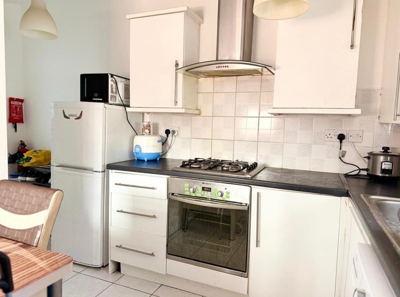 Room Biggerstaff Street in Greater London