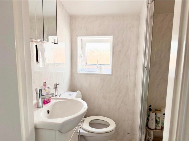 Room Biggerstaff Street in Greater London
