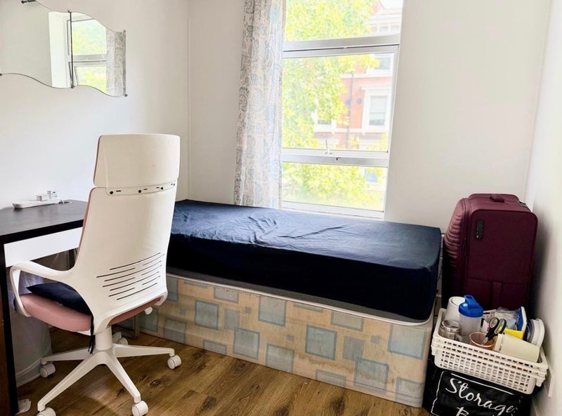 Room Biggerstaff Street in Greater London