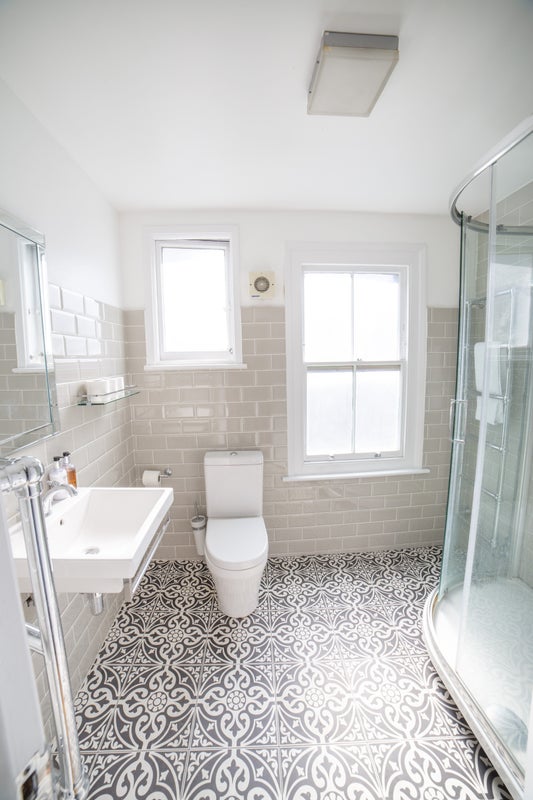 Room Valmar Road in Greater London