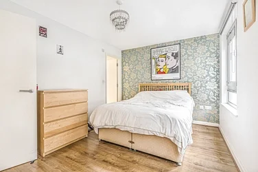 Flat Eden Grove in Greater London