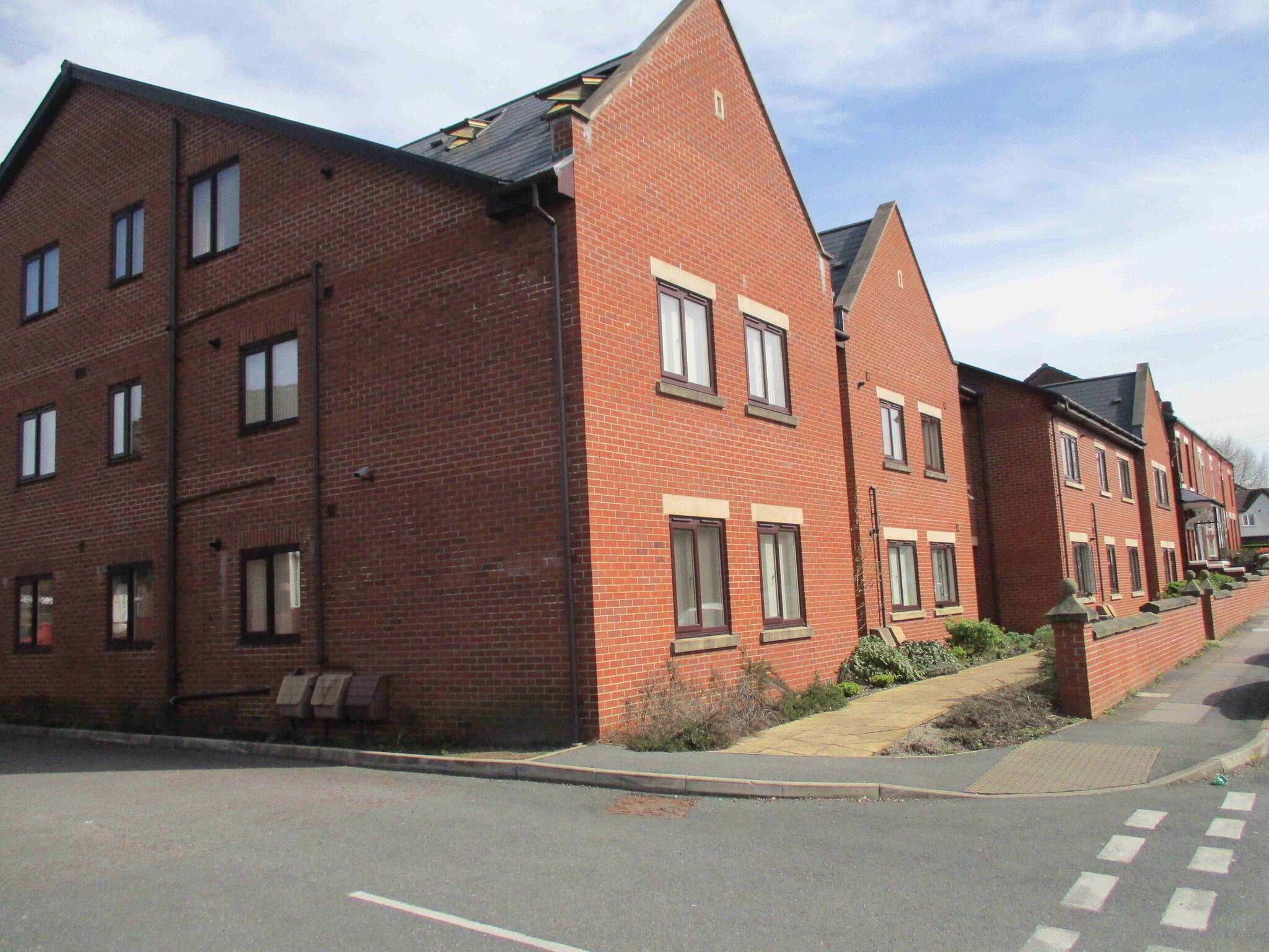 Flat Mayfield Street in Atherton