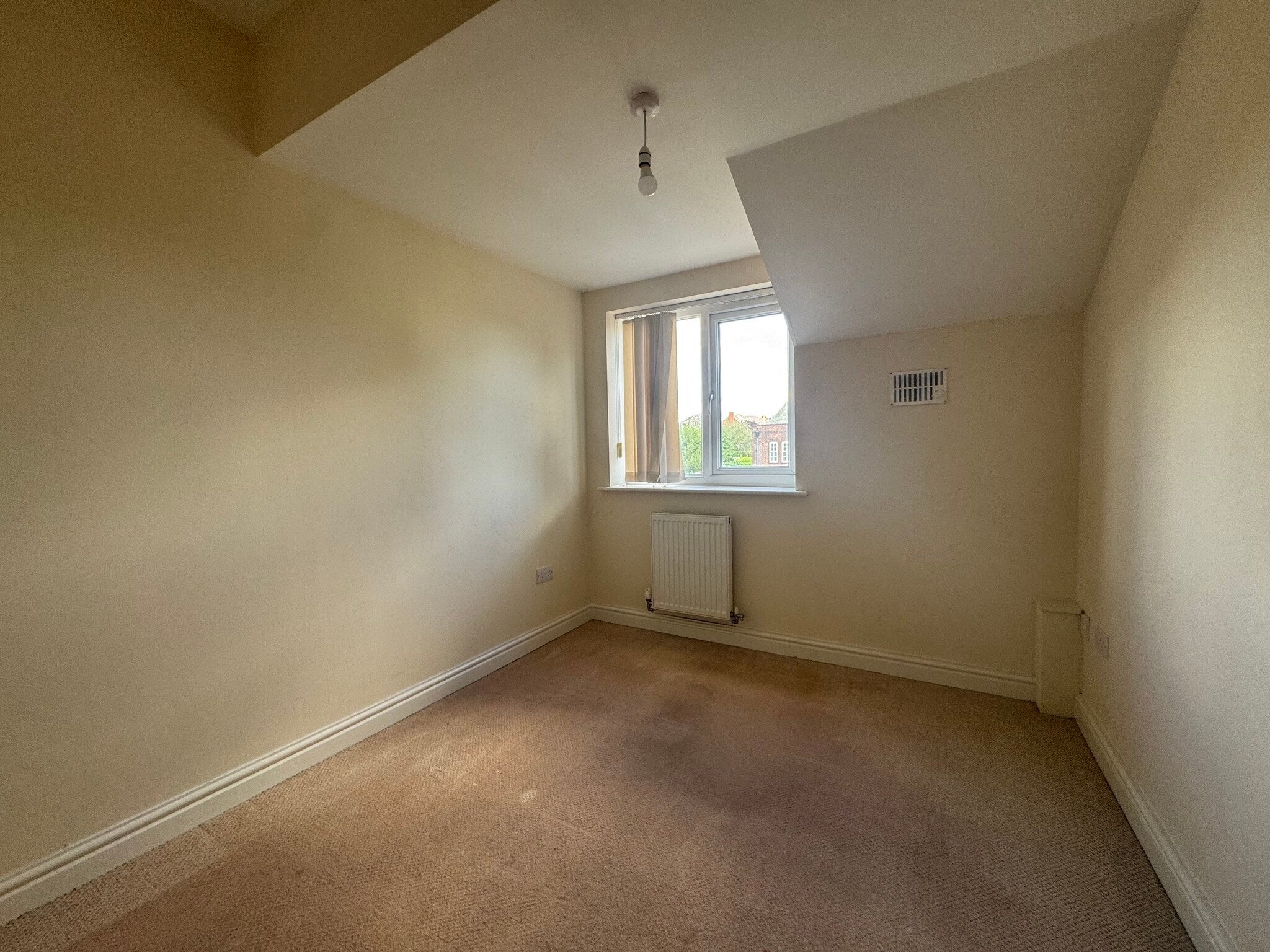 Flat Mayfield Street in Atherton