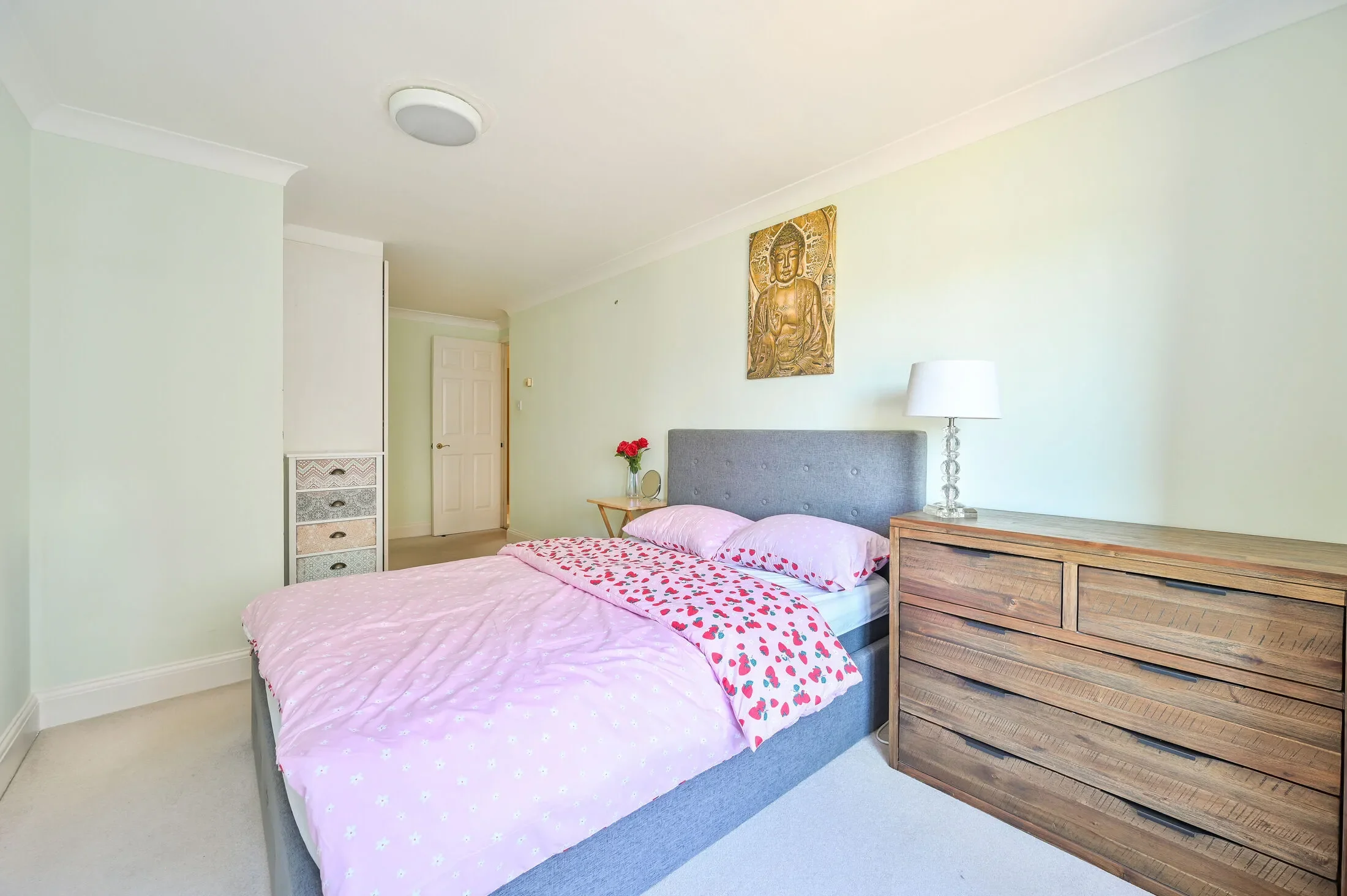 Flat Abbotshade Road in Greater London