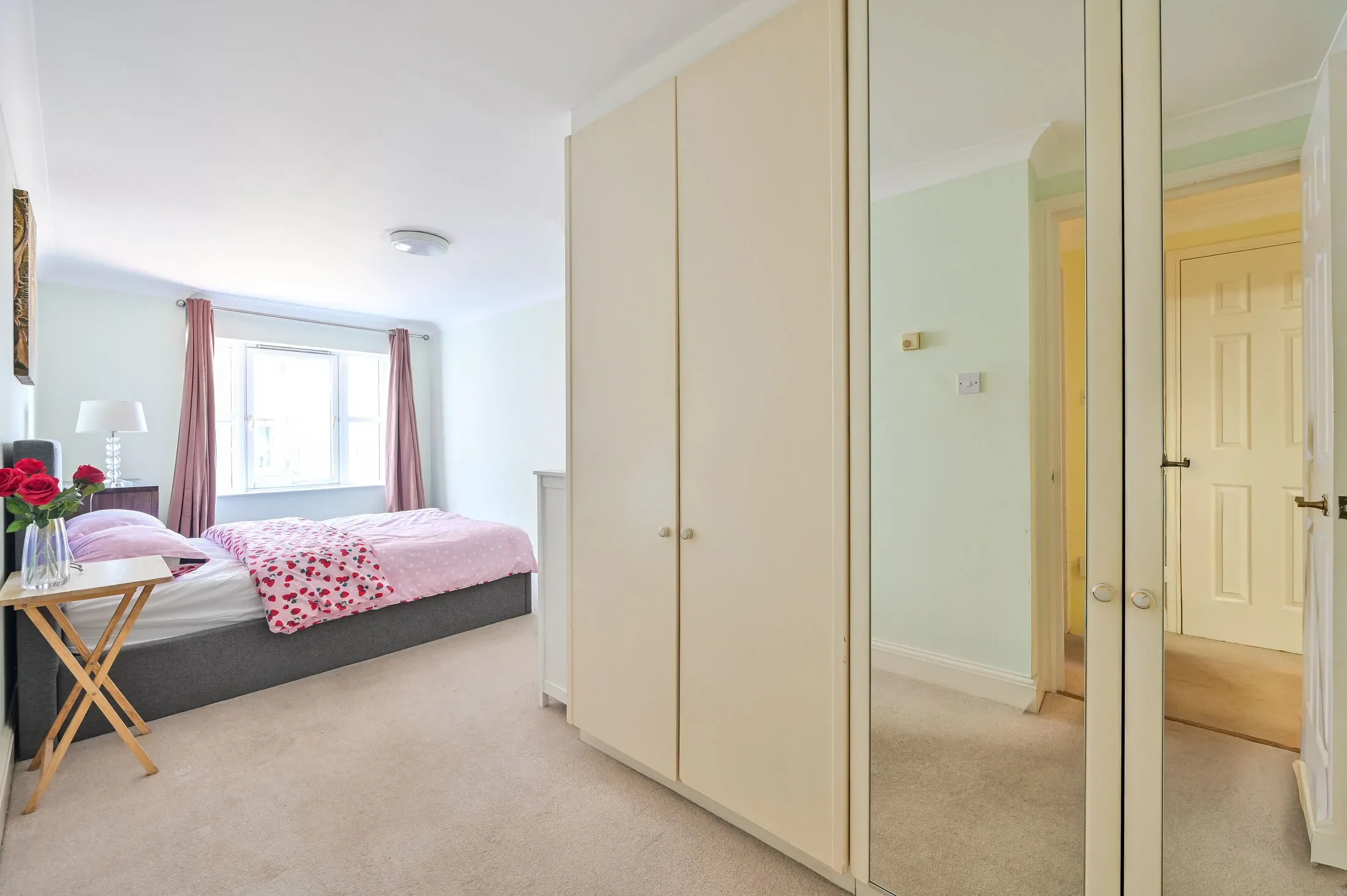 Flat Abbotshade Road in Greater London