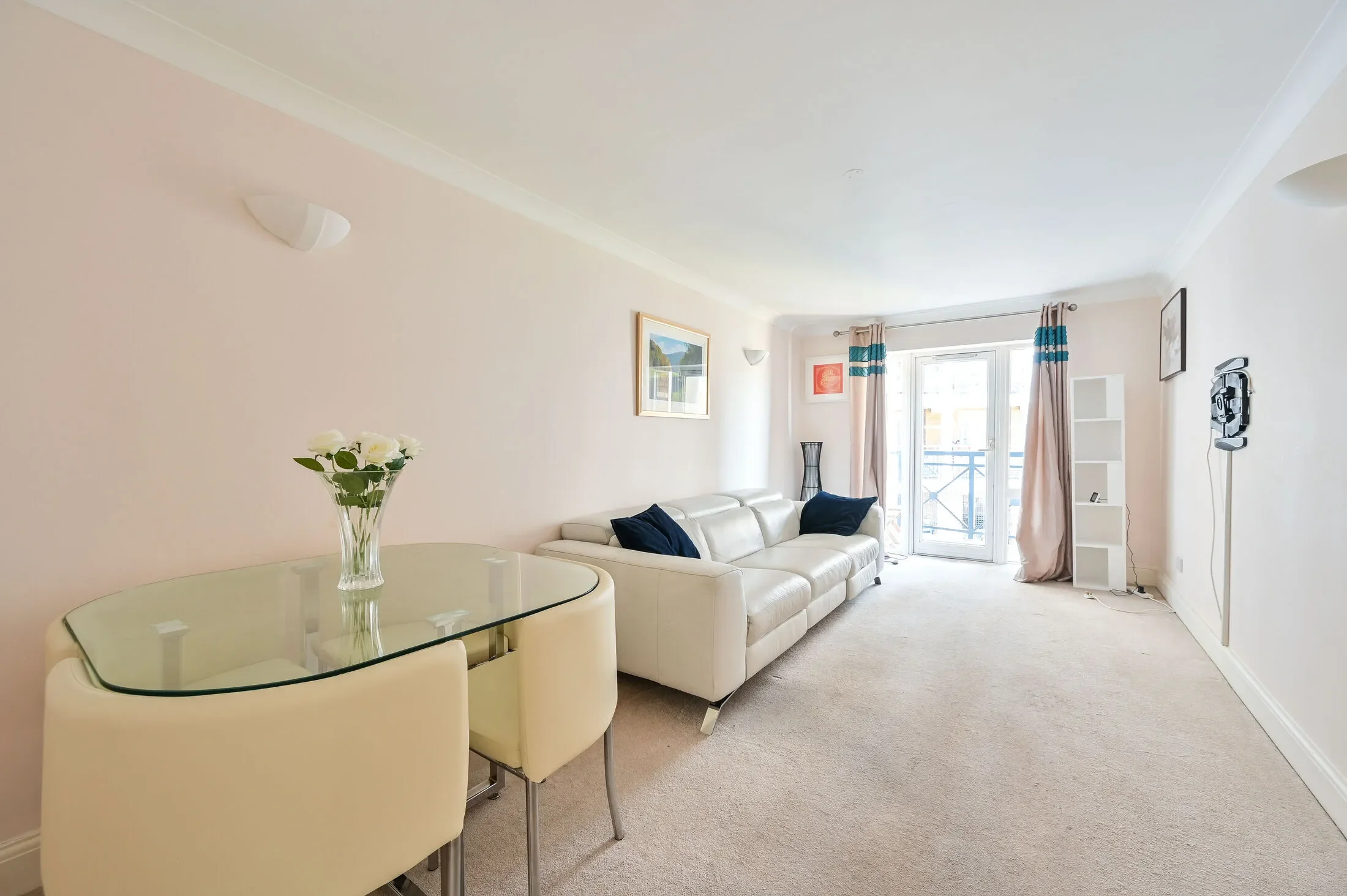 Flat Abbotshade Road in Greater London