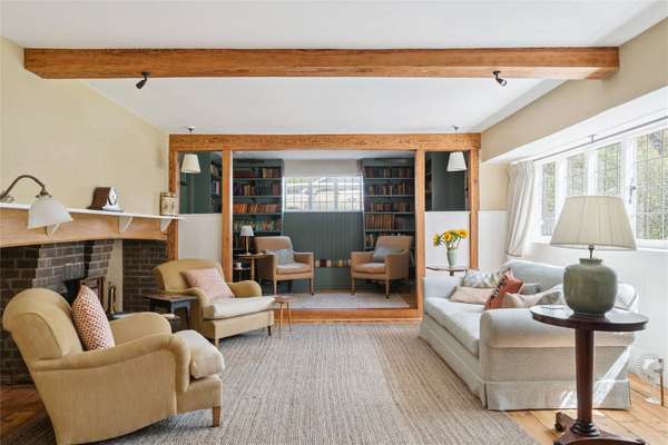 House Meadway Close in Greater London