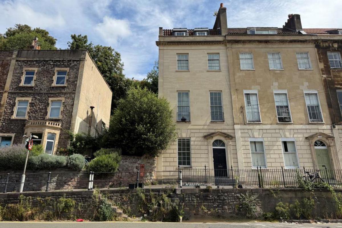 Flat Hotwell Road in Bristol