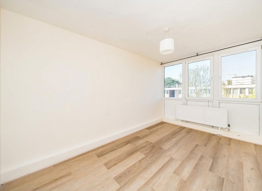 Flat Fontley Way in Greater London