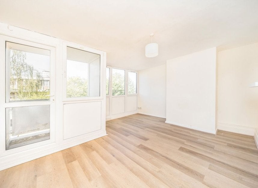 Flat Fontley Way in Greater London