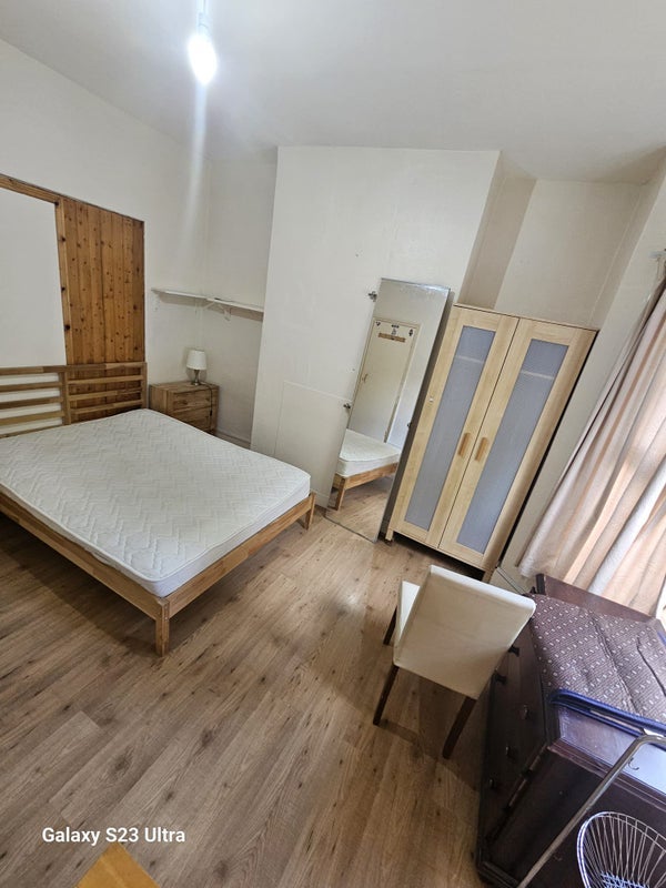 Room St Peter's Road in Greater London