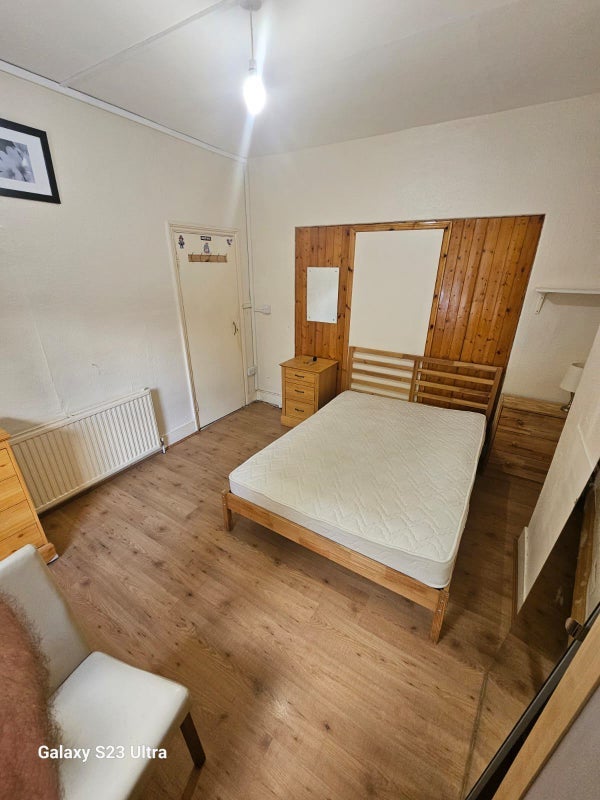 Room St Peter's Road in Greater London