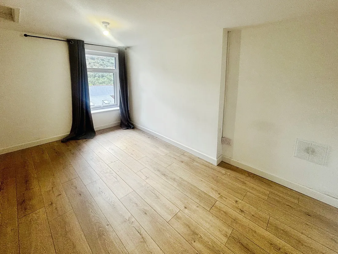 Flat Clydach Road in Clydach Vale