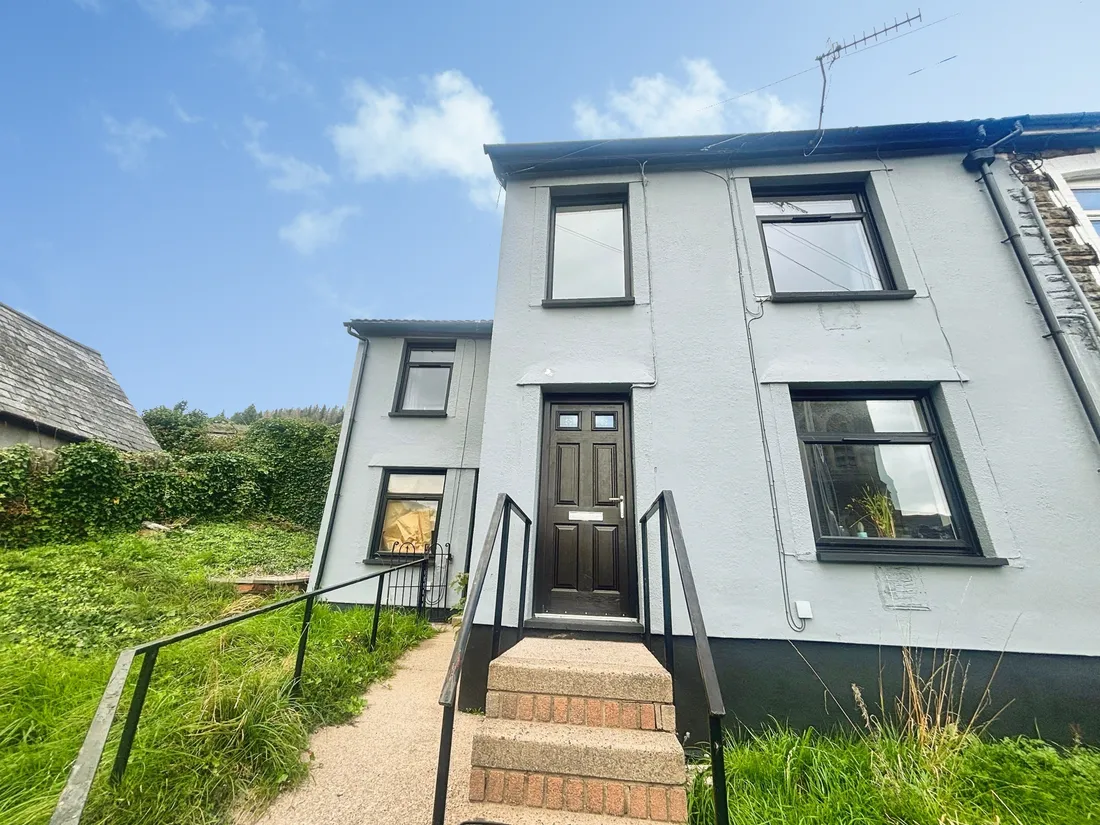 Flat Clydach Road in Clydach Vale