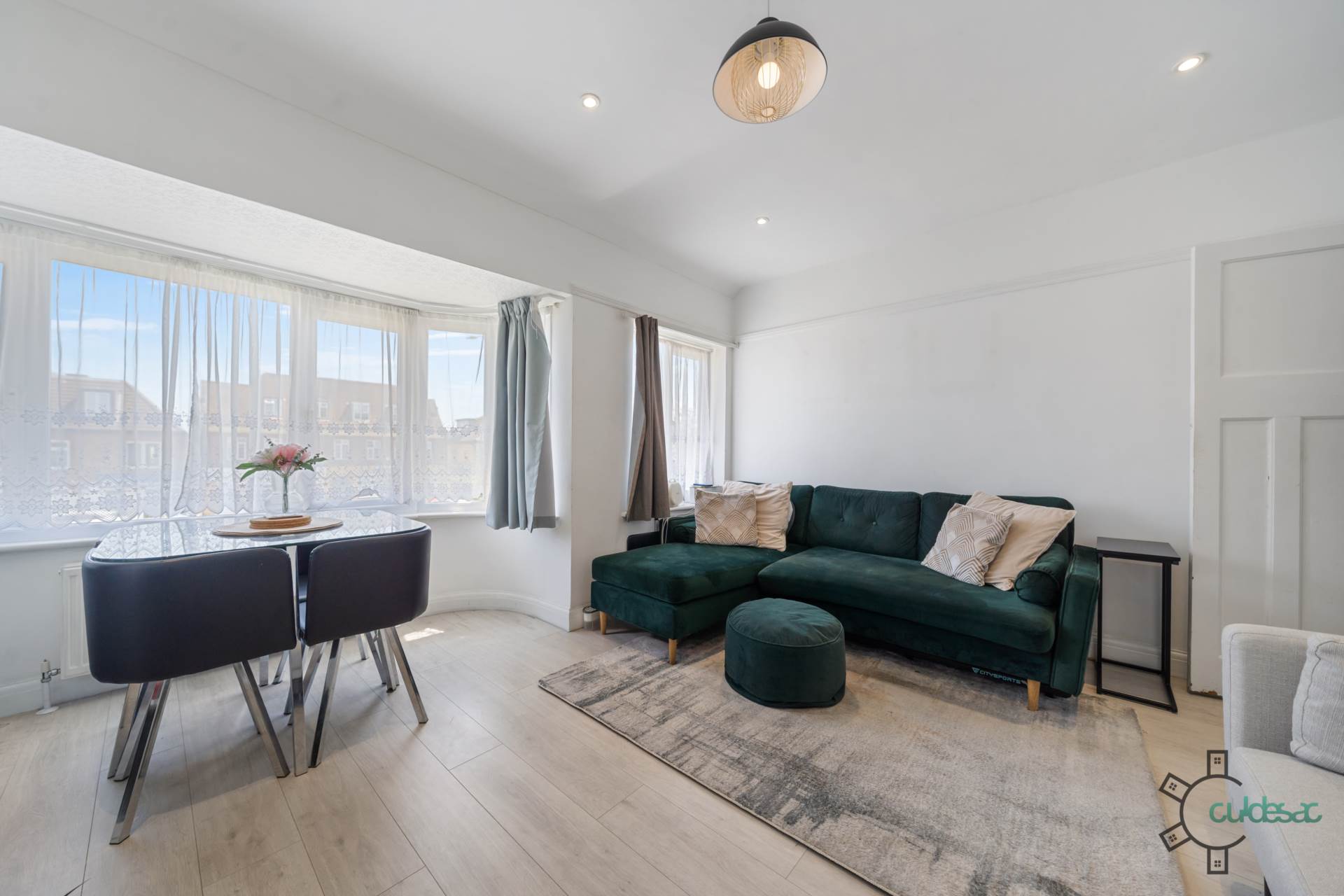 Flat Crest Drive in Greater London