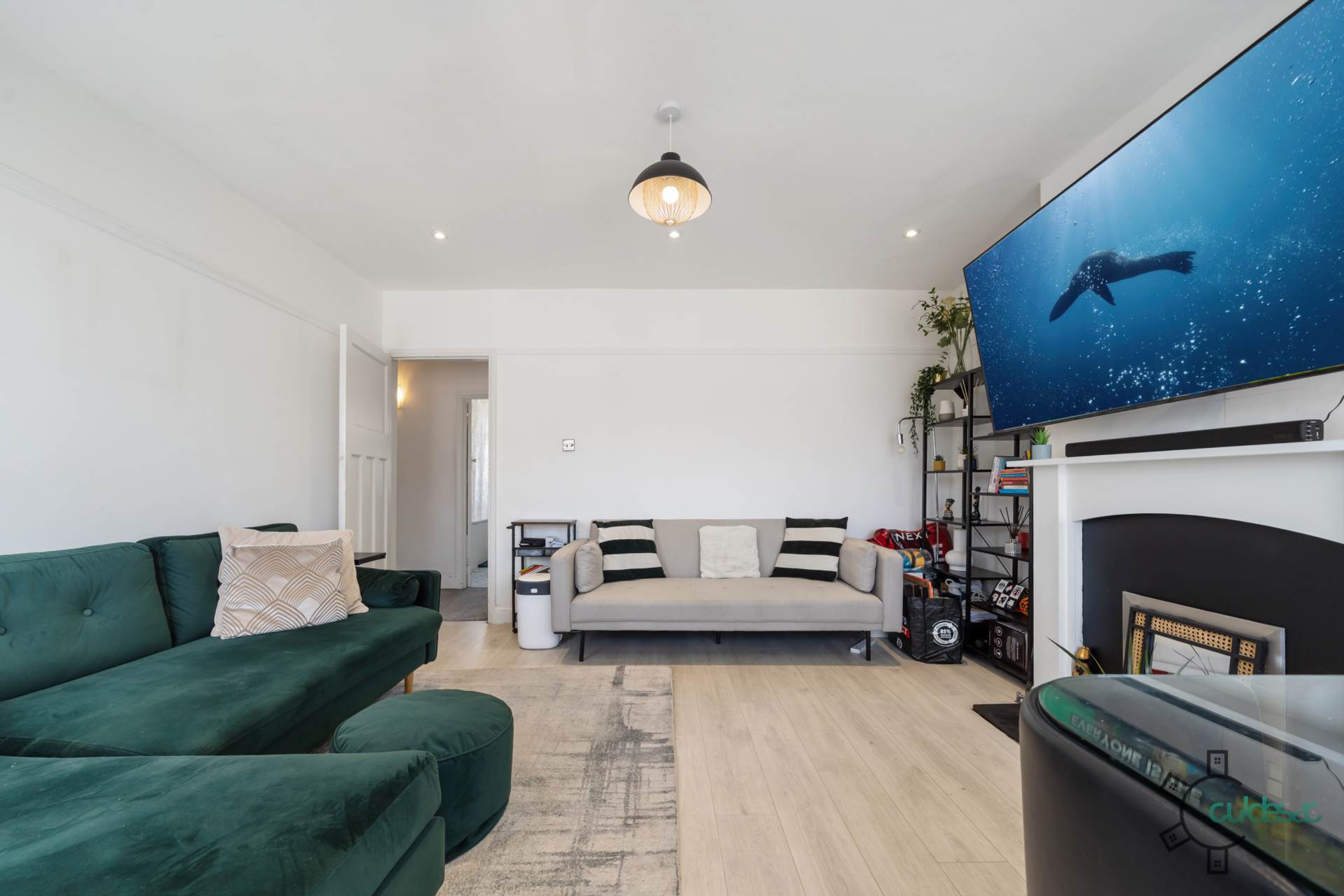 Flat Crest Drive in Greater London