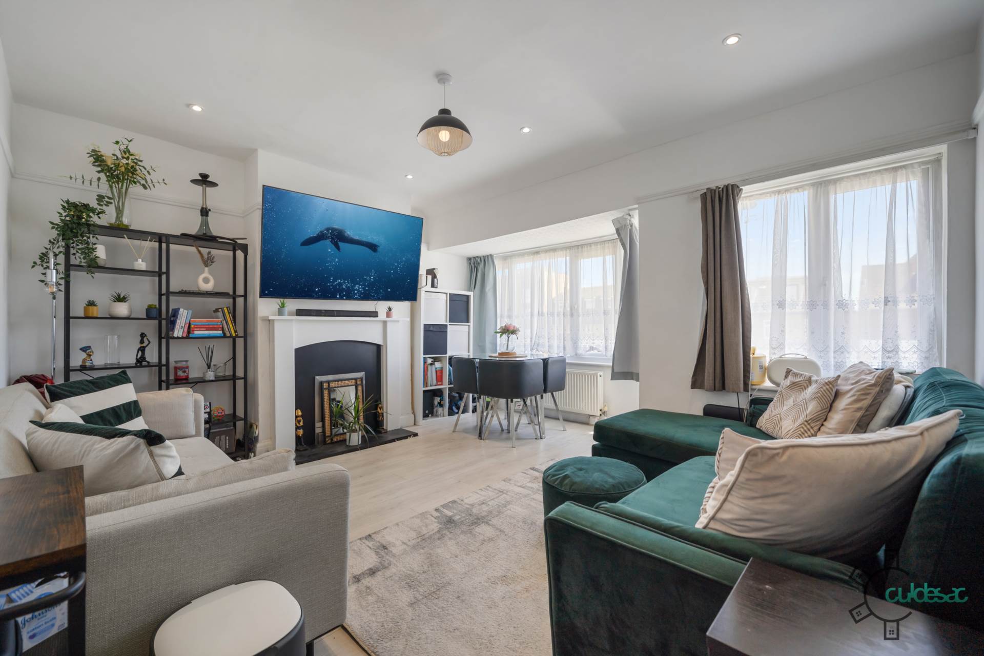 Flat Crest Drive in Greater London