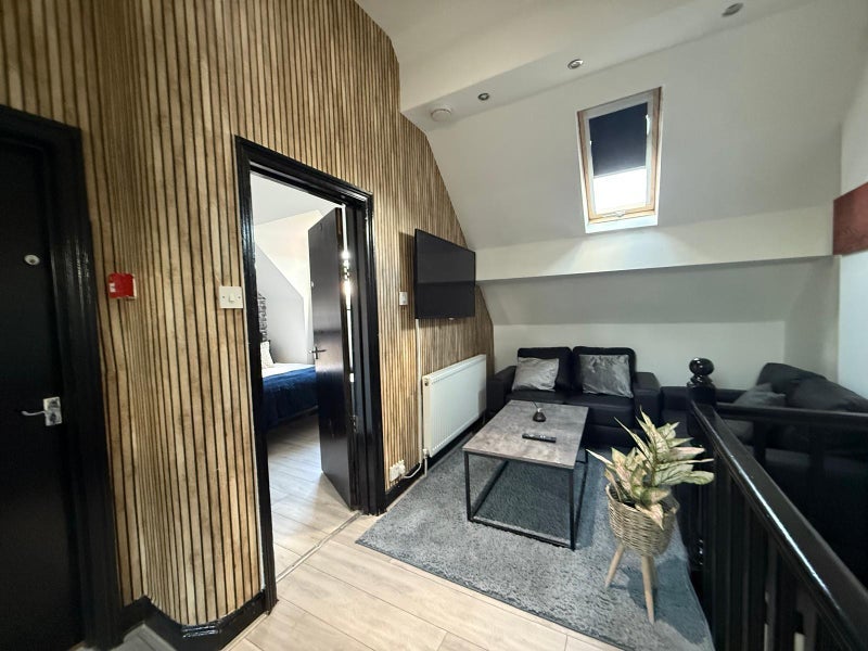 Room Barlow Moor Road in Manchester