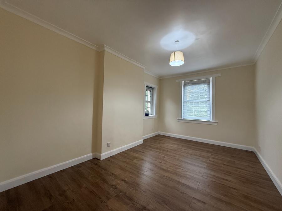 Flat Whitehurst Park in Bearsden