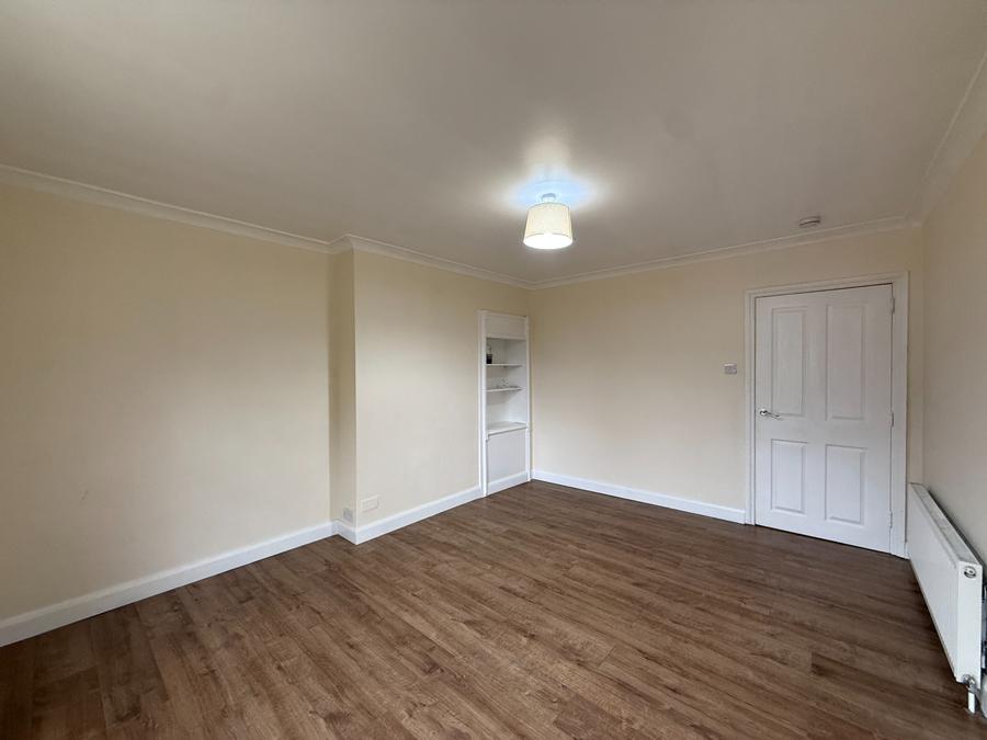 Flat Whitehurst Park in Bearsden
