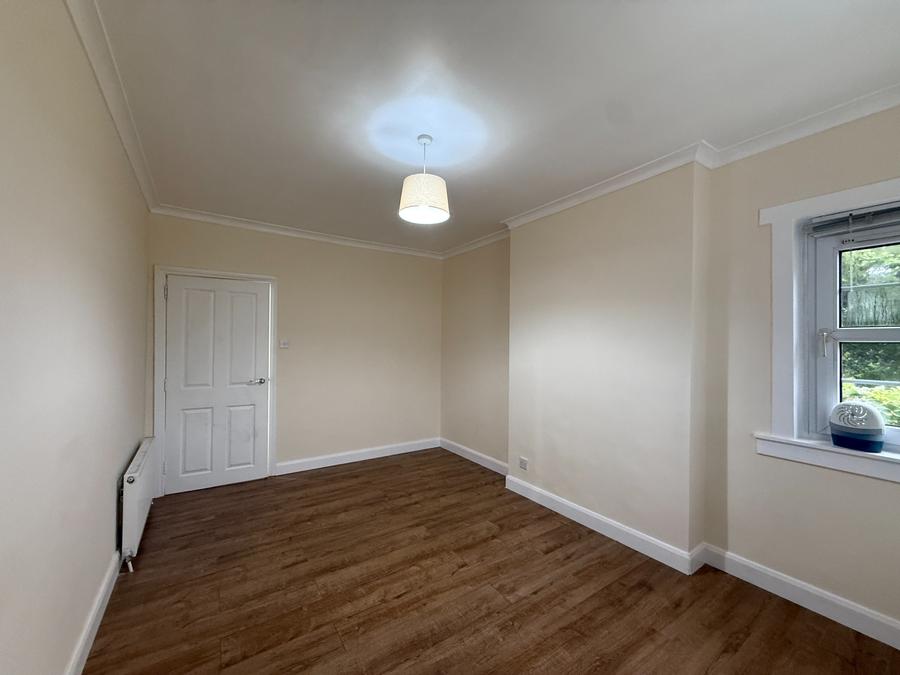 Flat Whitehurst Park in Bearsden