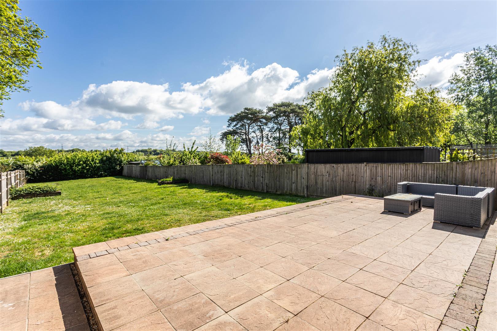 House Willow Field in Wealden