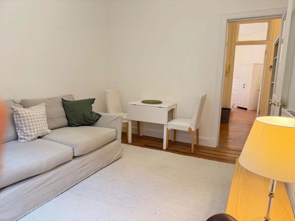 Flat Fairlie Park Drive in Glasgow