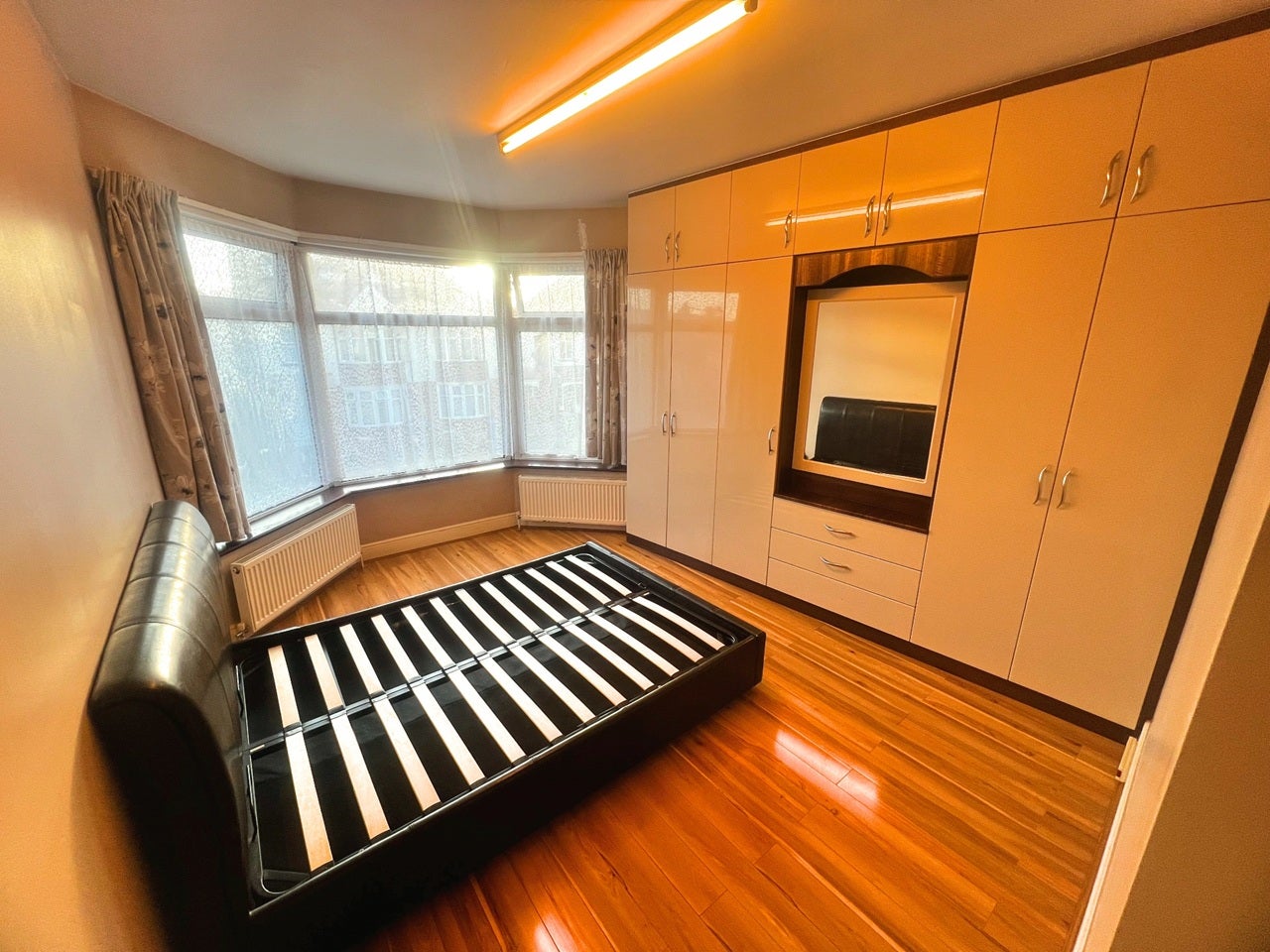 Flat Lincoln Road in Greater London