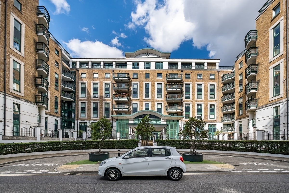 Flat Warwick Road in Greater London