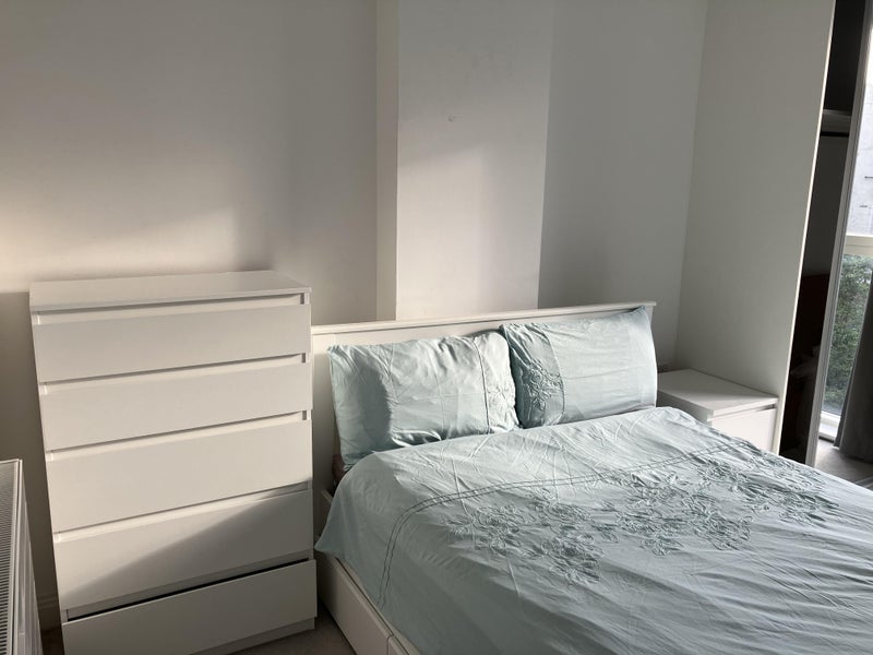 Room Scena Way in Greater London