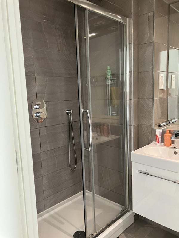 Room Scena Way in Greater London