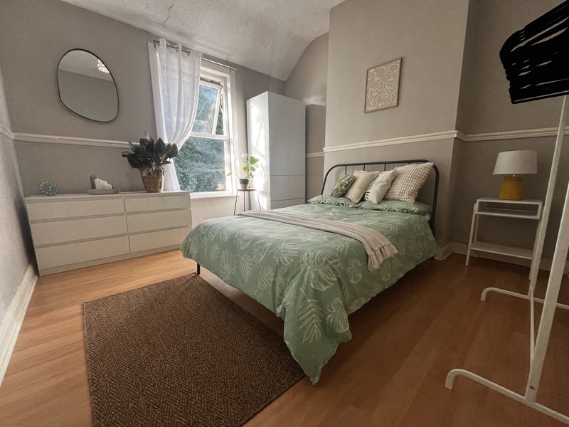 Room September Road in Liverpool
