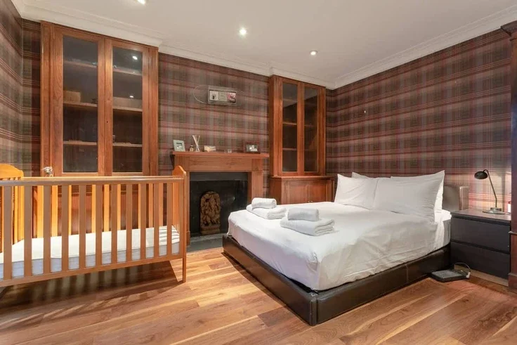 Flat Sumner Place in Greater London