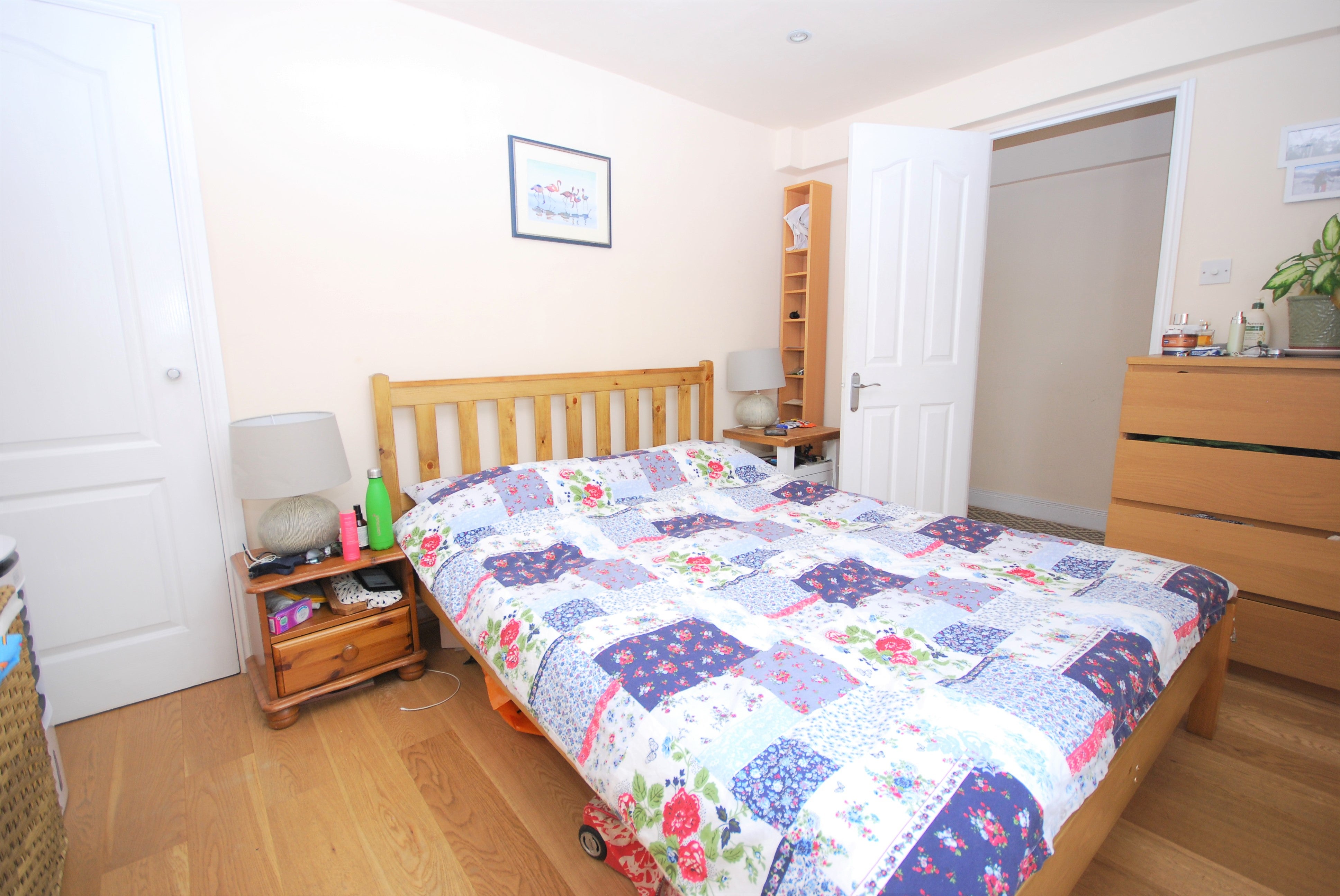 Flat Fentiman Road in Greater London