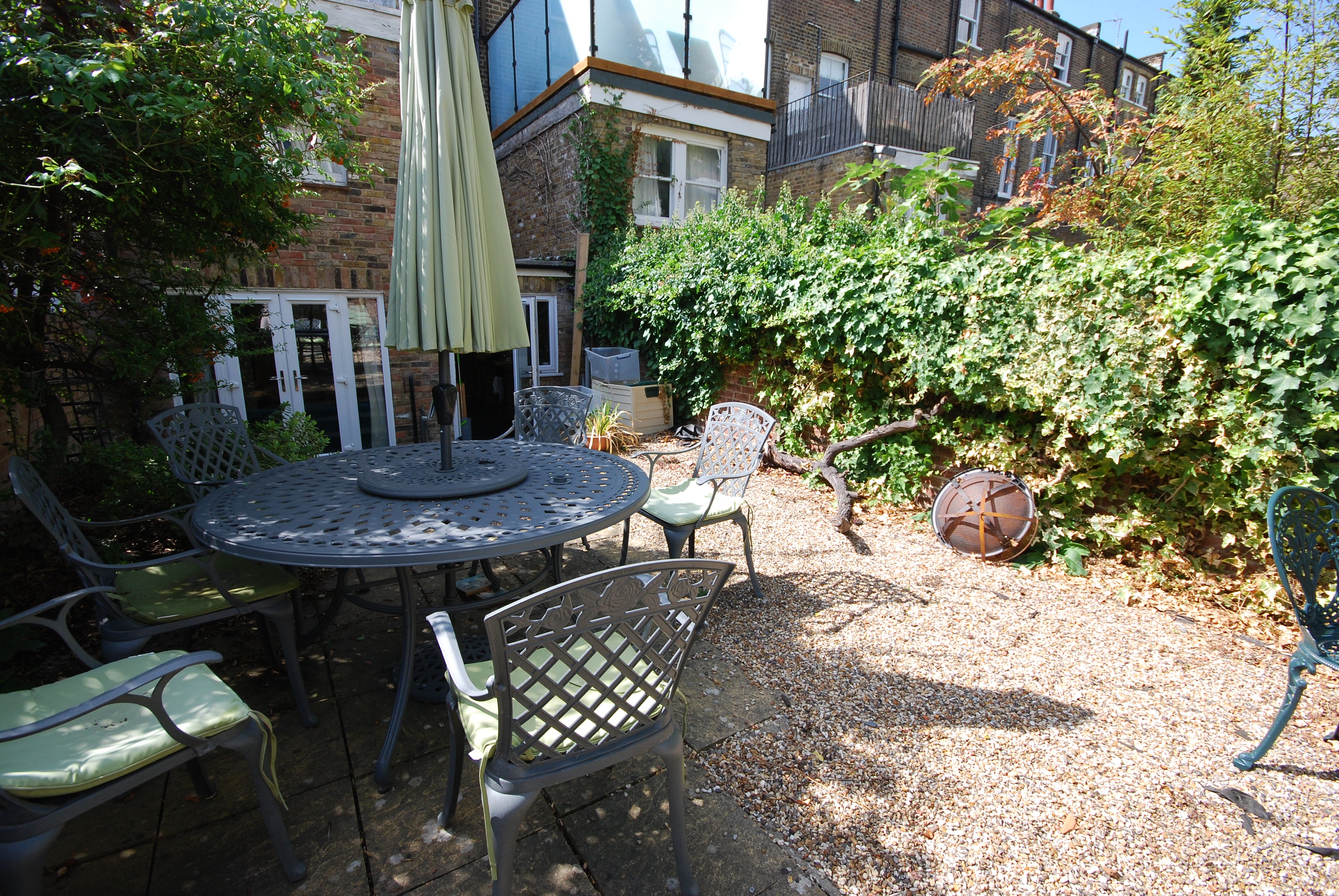 Flat Fentiman Road in Greater London