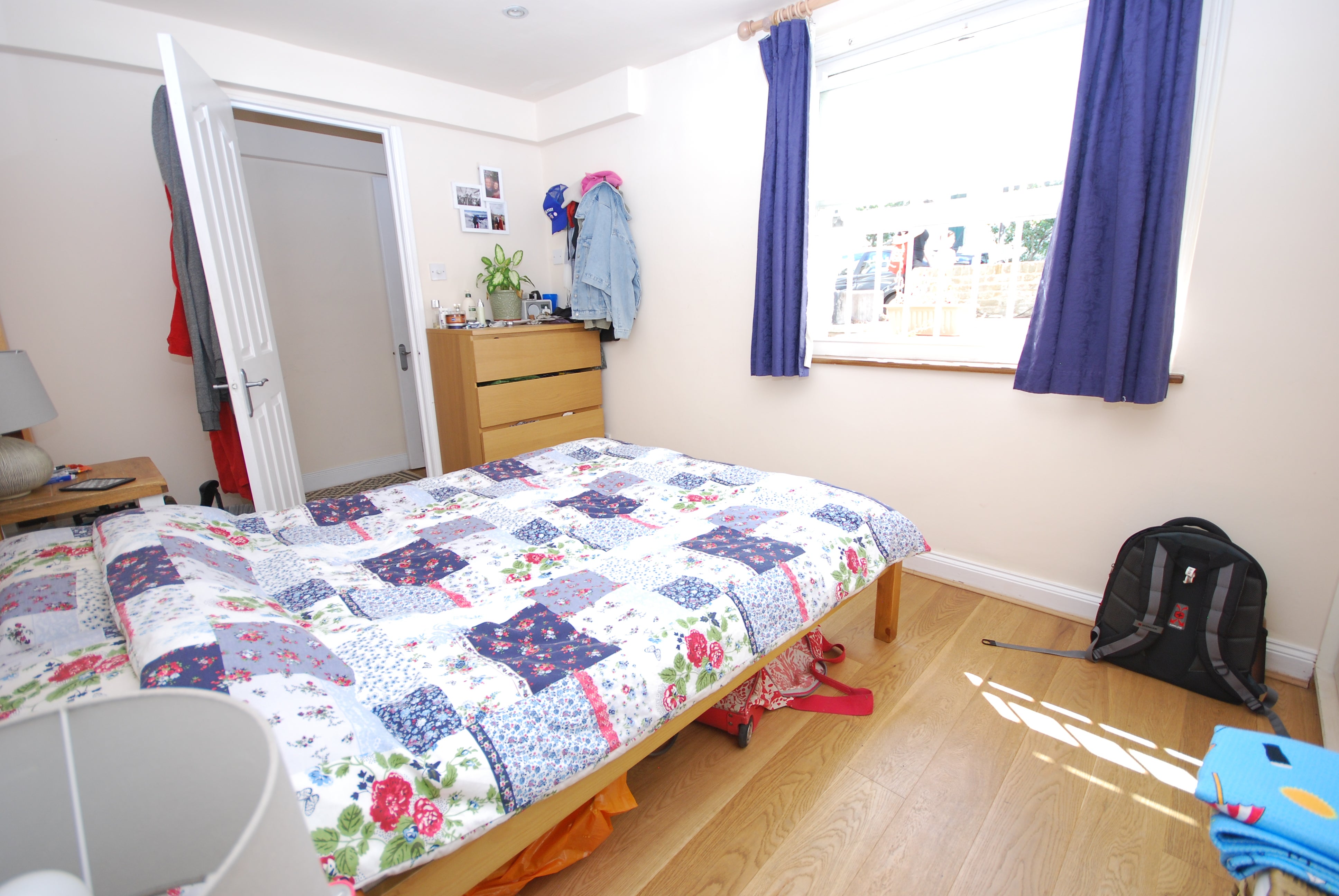 Flat Fentiman Road in Greater London