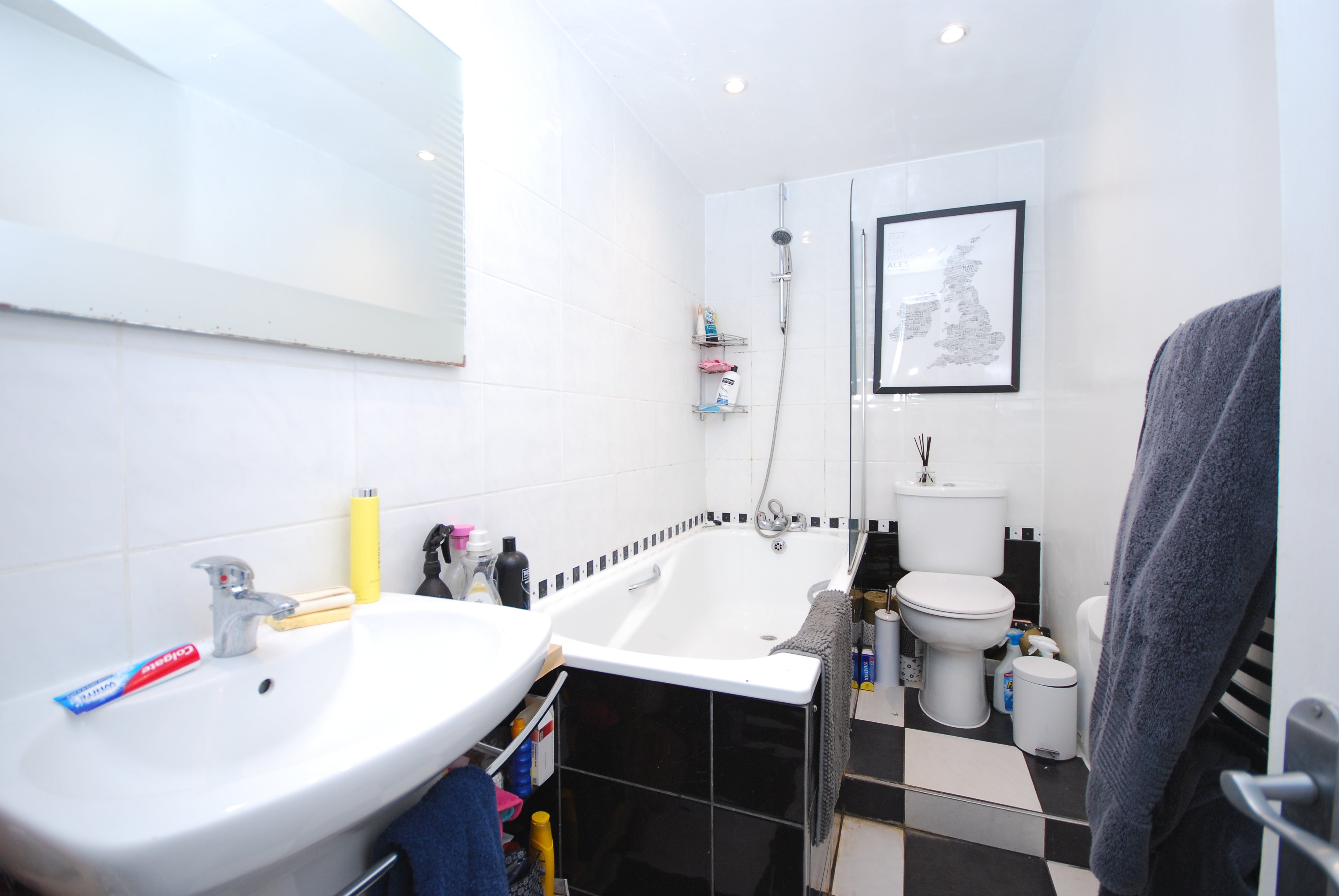 Flat Fentiman Road in Greater London