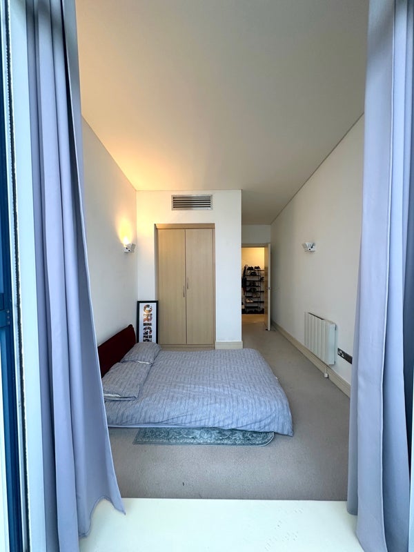 Room Newton Place in Greater London