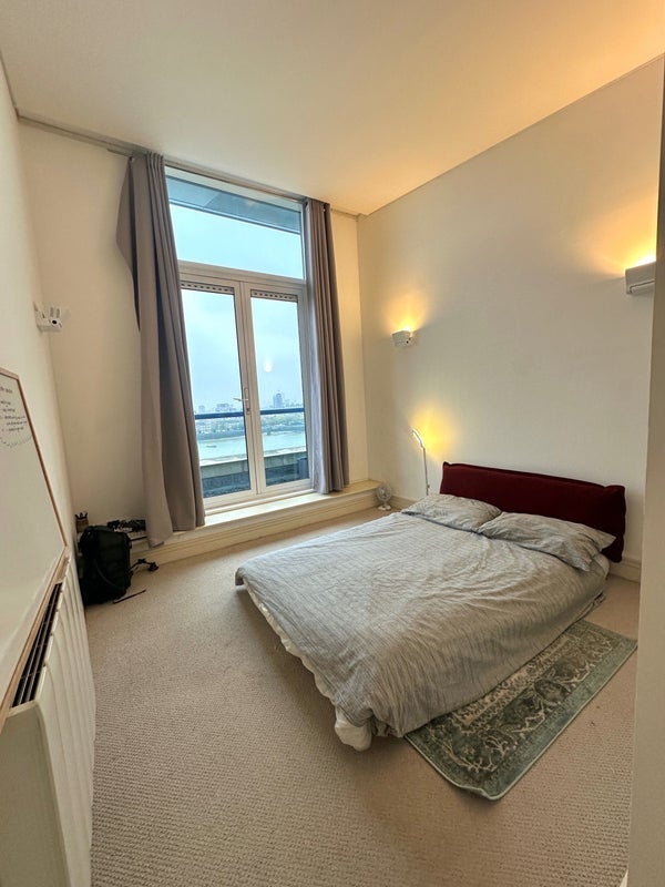Room Newton Place in Greater London