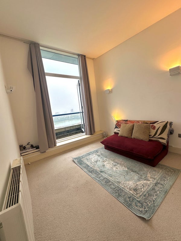 Room Newton Place in Greater London