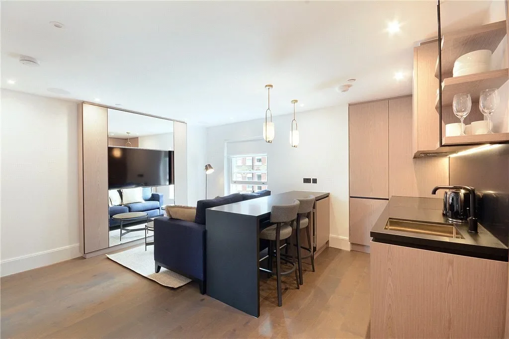 Flat Old Brompton Road in Greater London