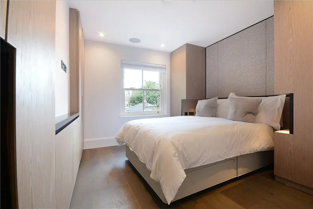 Flat Old Brompton Road in Greater London