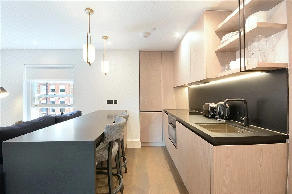 Flat Old Brompton Road in Greater London