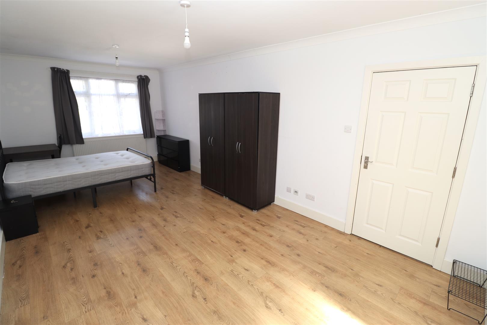 Room Drummond Drive in London