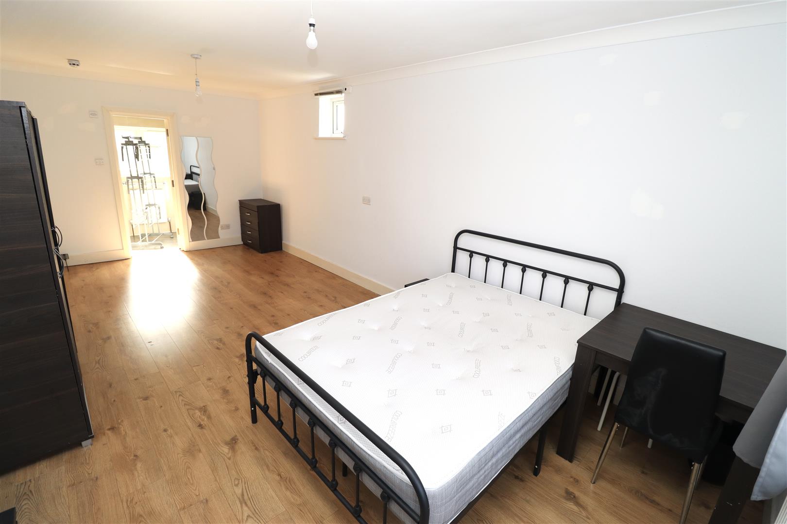 Room Drummond Drive in London
